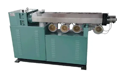 Comparaison de la capacité et des coûts de la machine d'extrusion de tubes en PVC pour différents besoins de production