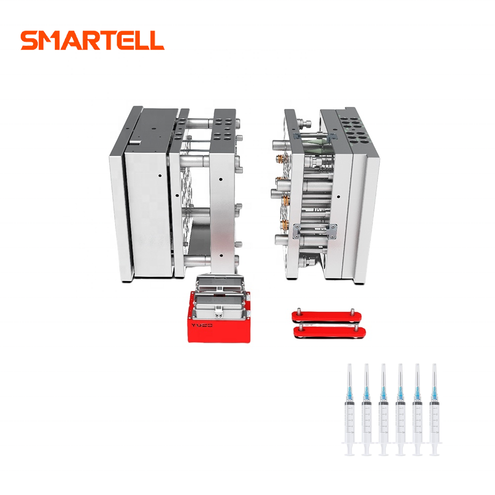 Moule à piston de seringue multi-cavités pour la fabrication automatisée