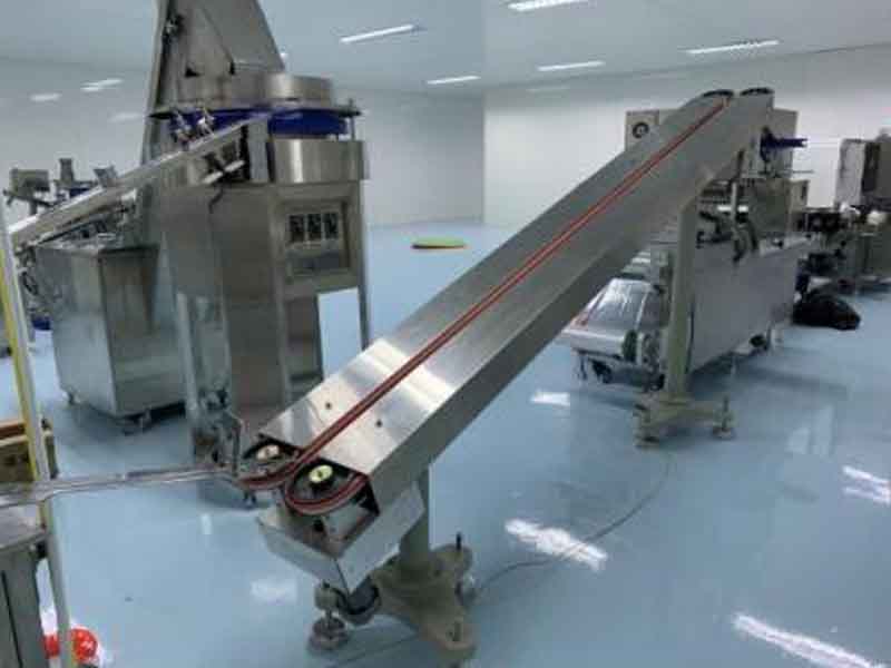 Machine d'extrudage de tubes PVC